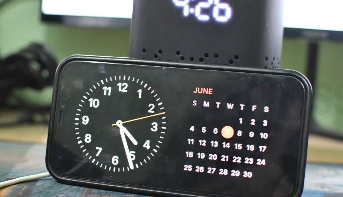 iOS 17: How to Use StandBy Mode on iPhone