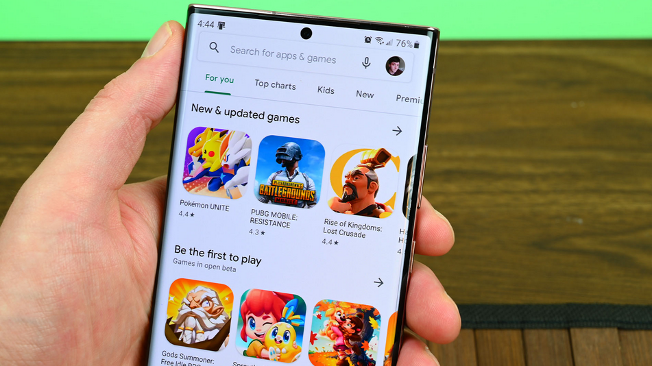 How to update Google Play store on Phone and PC