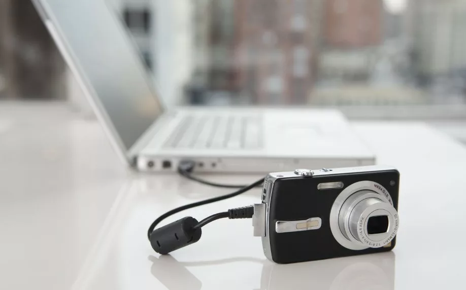 How to Connect Camera to Computer